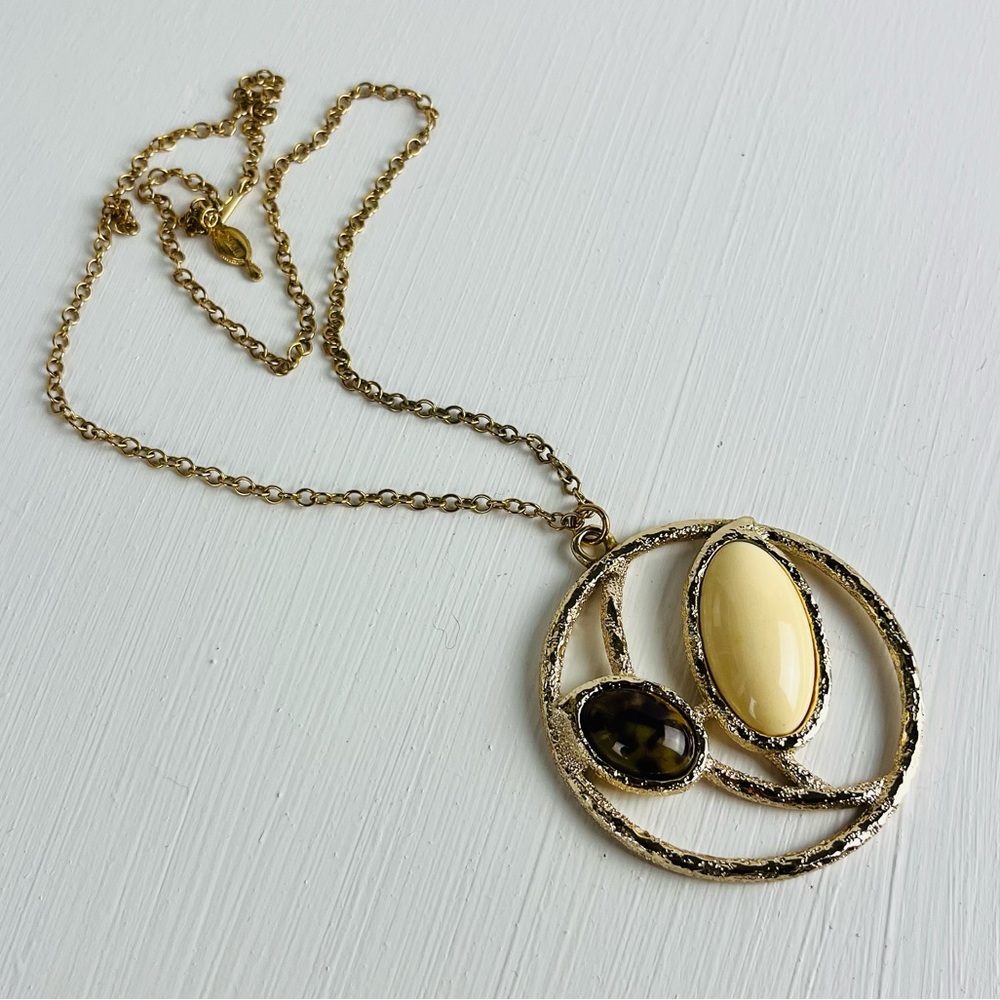 Vintage 1970’s Sarah Coventry Signed Desert Flower Pendant Necklace - Picture 8 of 16